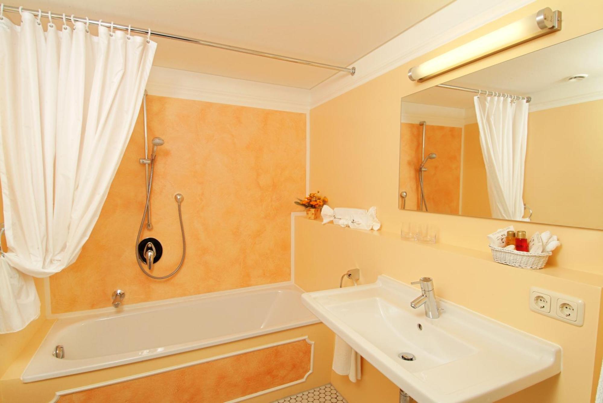 Hotel Leicht Biebelried Екстер'єр фото