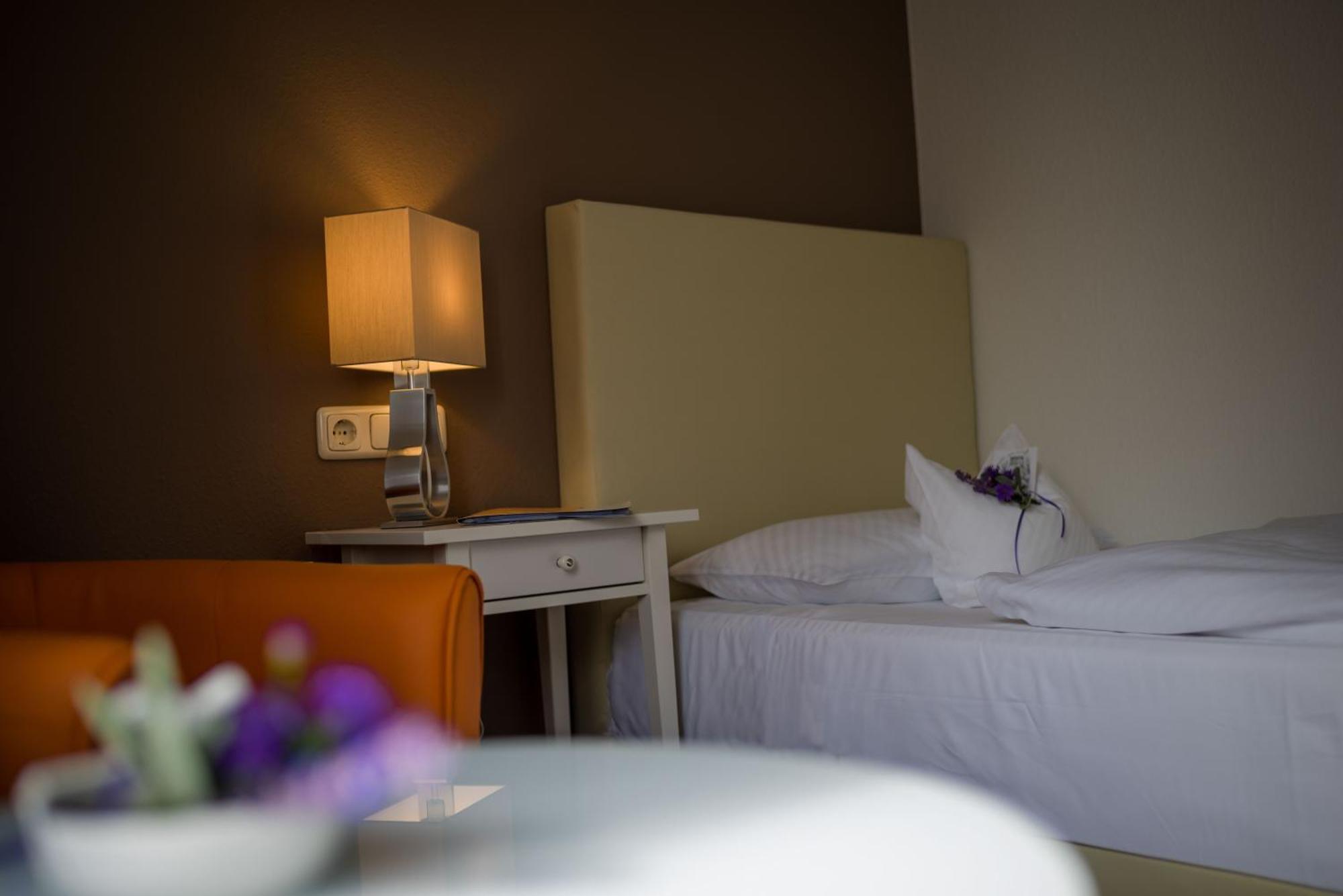 Hotel Leicht Biebelried Екстер'єр фото