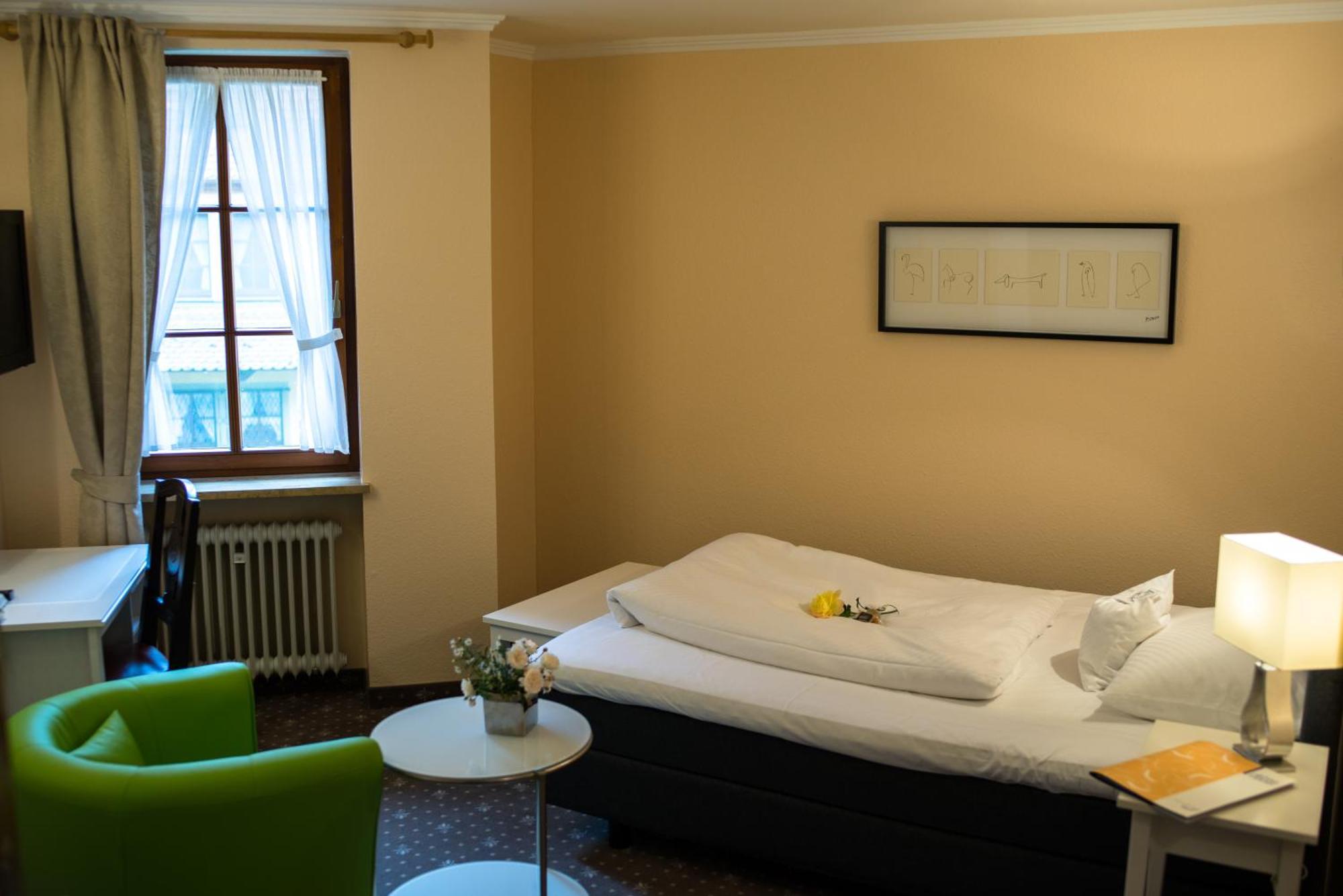 Hotel Leicht Biebelried Екстер'єр фото