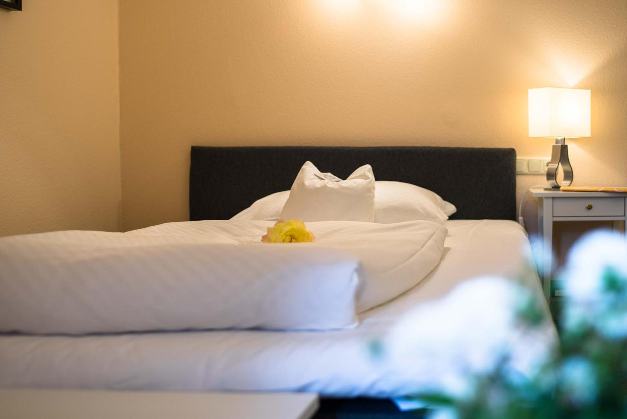 Hotel Leicht Biebelried Екстер'єр фото